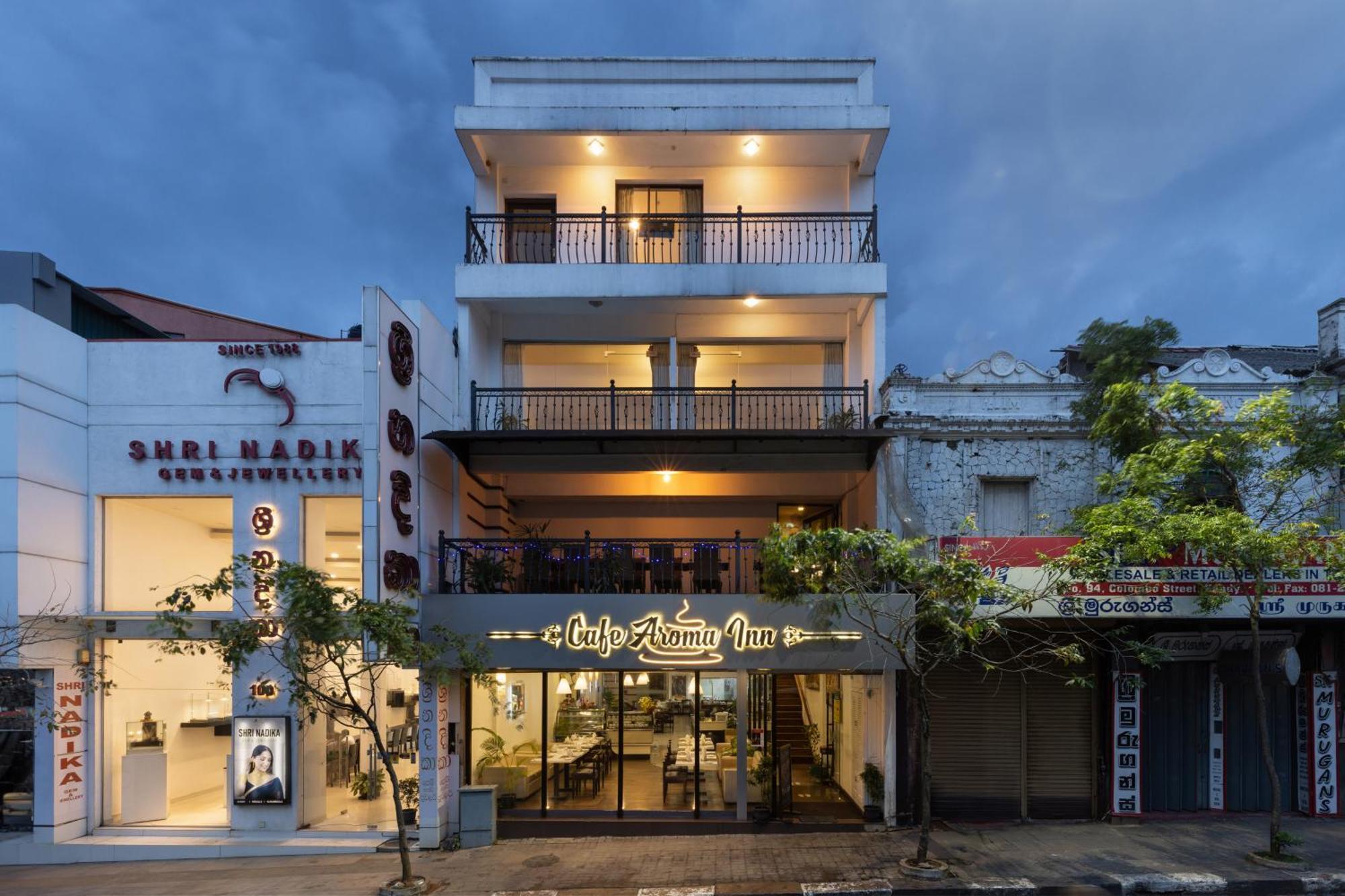 Cafe Aroma Inn Kandy Exterior photo